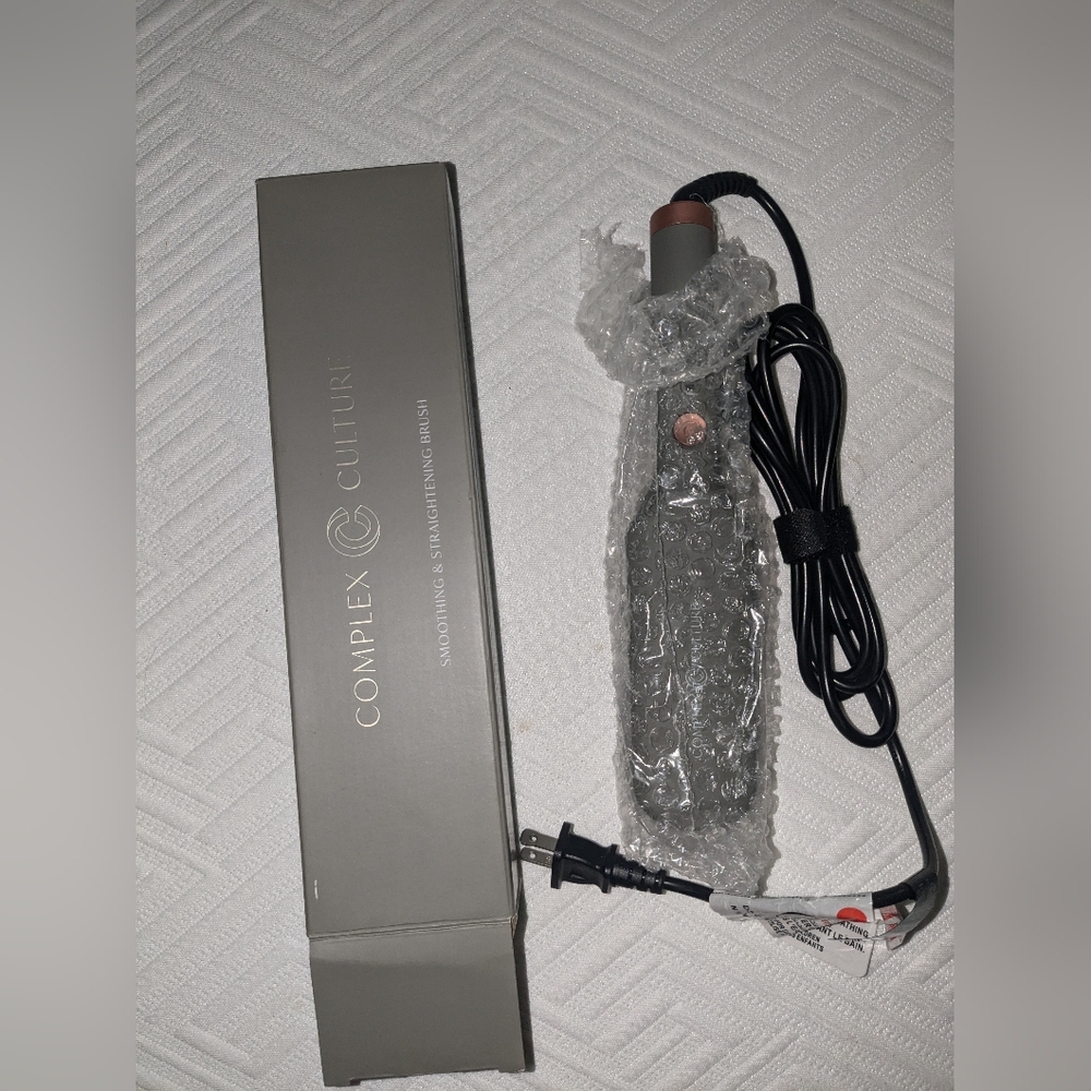 NEW IN BOX Complex Culture Soothing And Straightening Brush